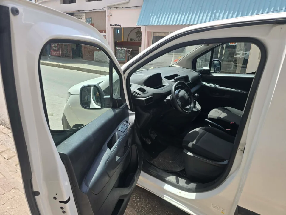 Peugeot Partner - Photo 10