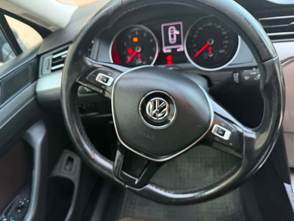 Volkswagen Passat - Photo 8