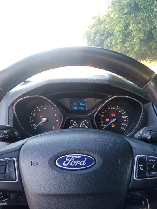 Ford FOCUS - Photo 6