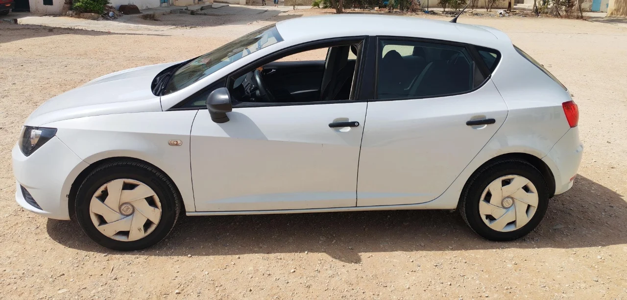 Seat Ibiza - Photo 2