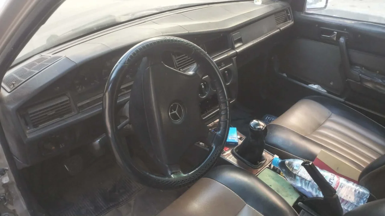 Mercedes 190-series - Photo 4