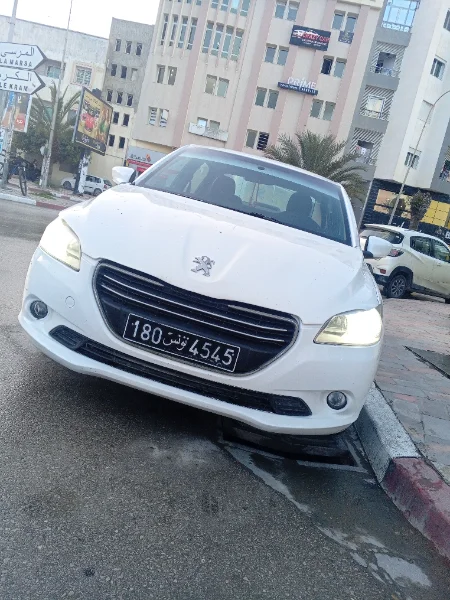 Peugeot 301 2015 Essence