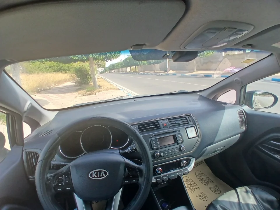 Kia RIO - Photo 4