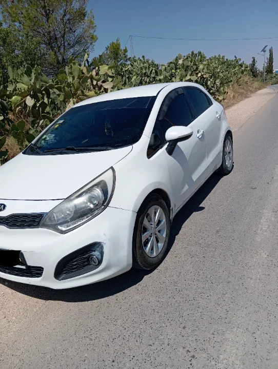 Kia RIO - Photo 4