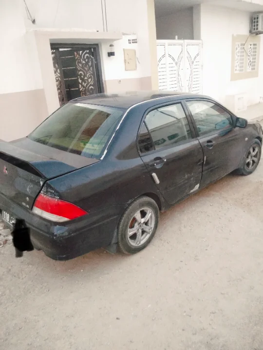 Mitsubishi Lancer - Photo 3