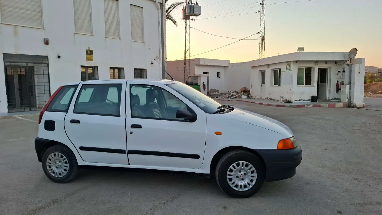 Fiat PUNTO - Photo 12