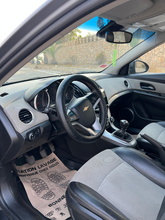 Chevrolet CRUZE - Photo 2