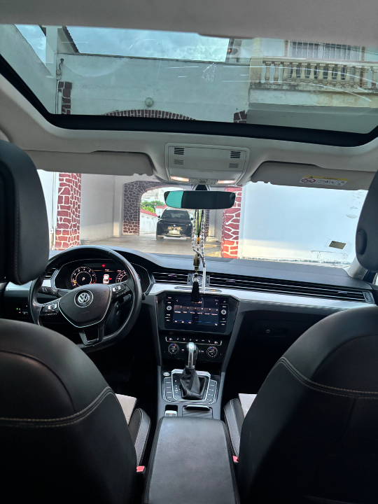 Volkswagen Passat - Photo 2