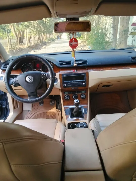 Volkswagen Passat - Photo 2