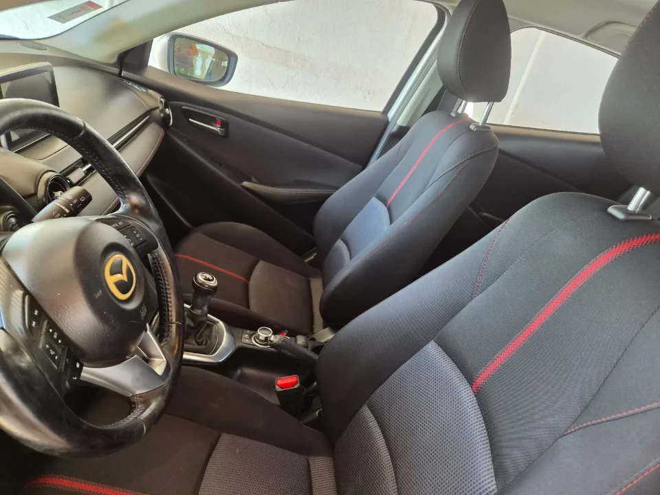 Mazda MAZDA2 - Photo 5