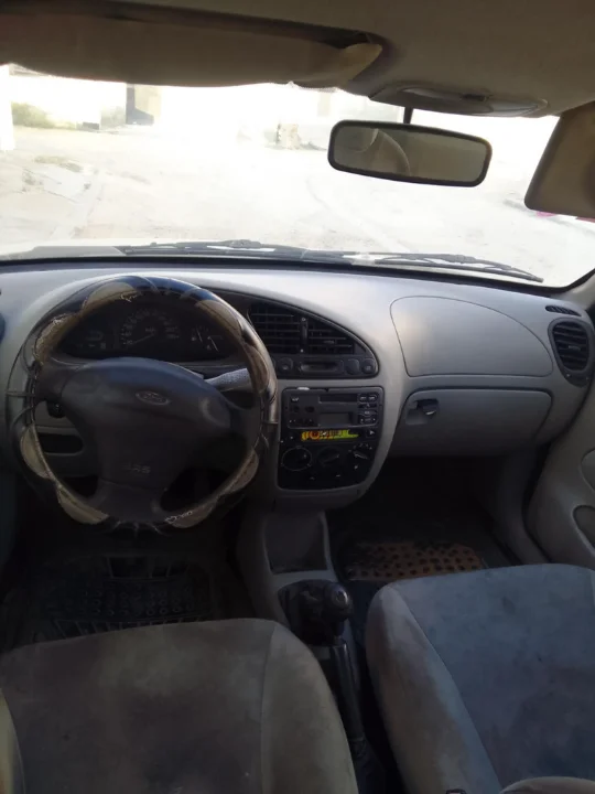 Ford FIESTA - Photo 4