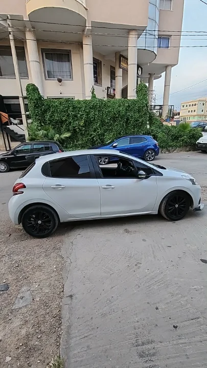 Peugeot 208 - Photo 3