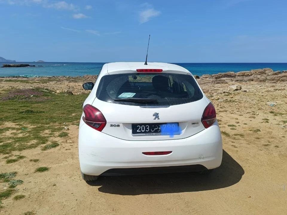 Peugeot 208 - Photo 2