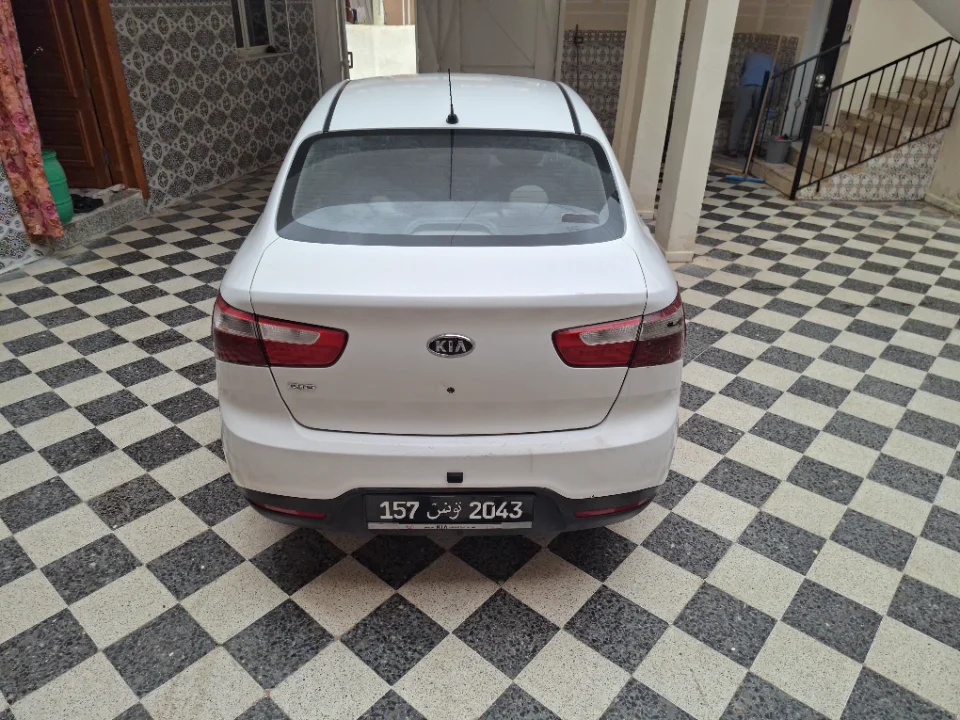 Kia RIO - Photo 5