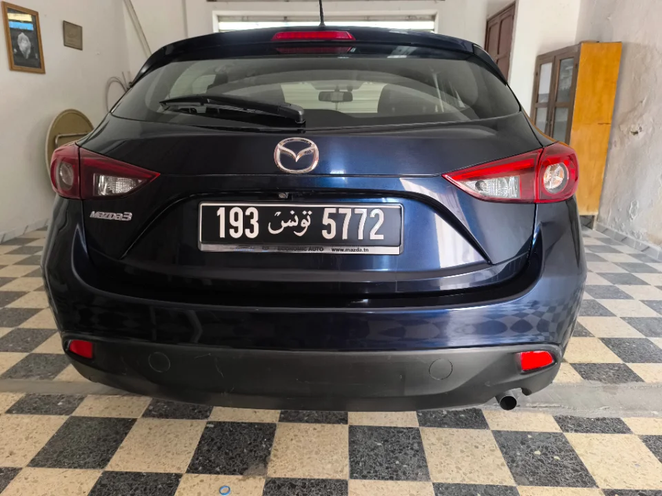 Mazda Mazda3 Fastback - Photo 6