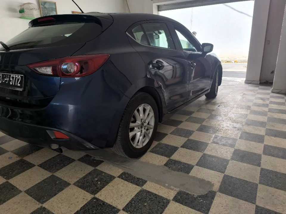 Mazda Mazda3 Fastback - Photo 5