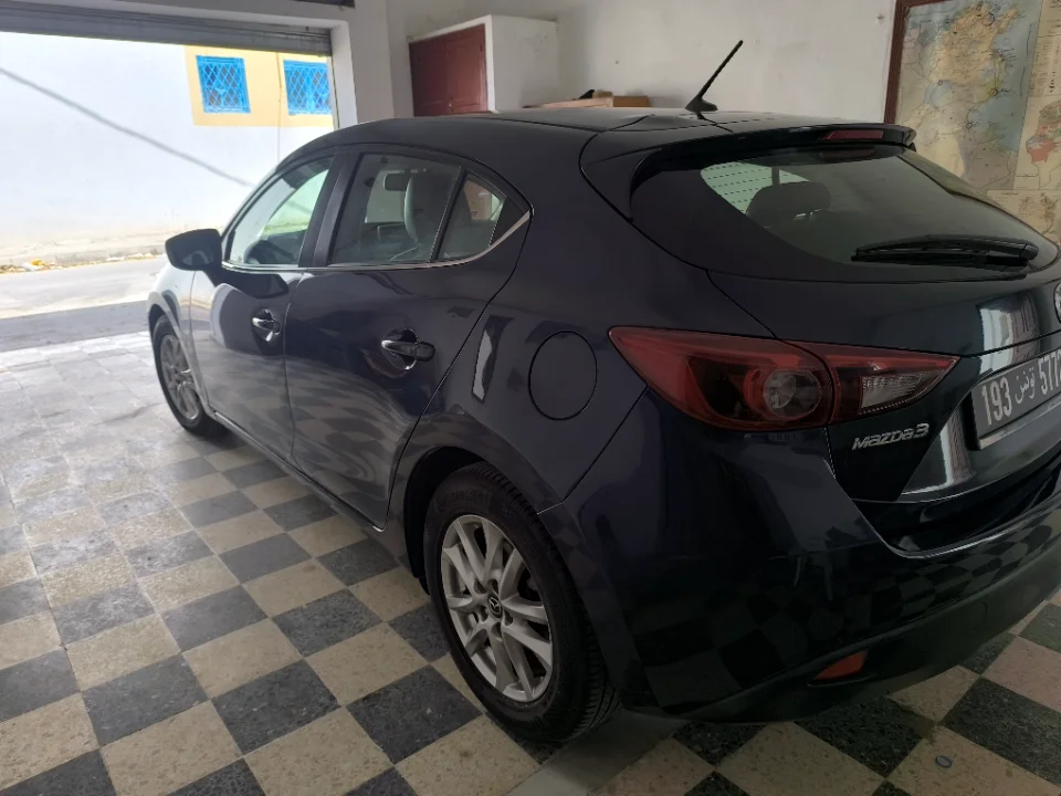 Mazda Mazda3 Fastback - Photo 3