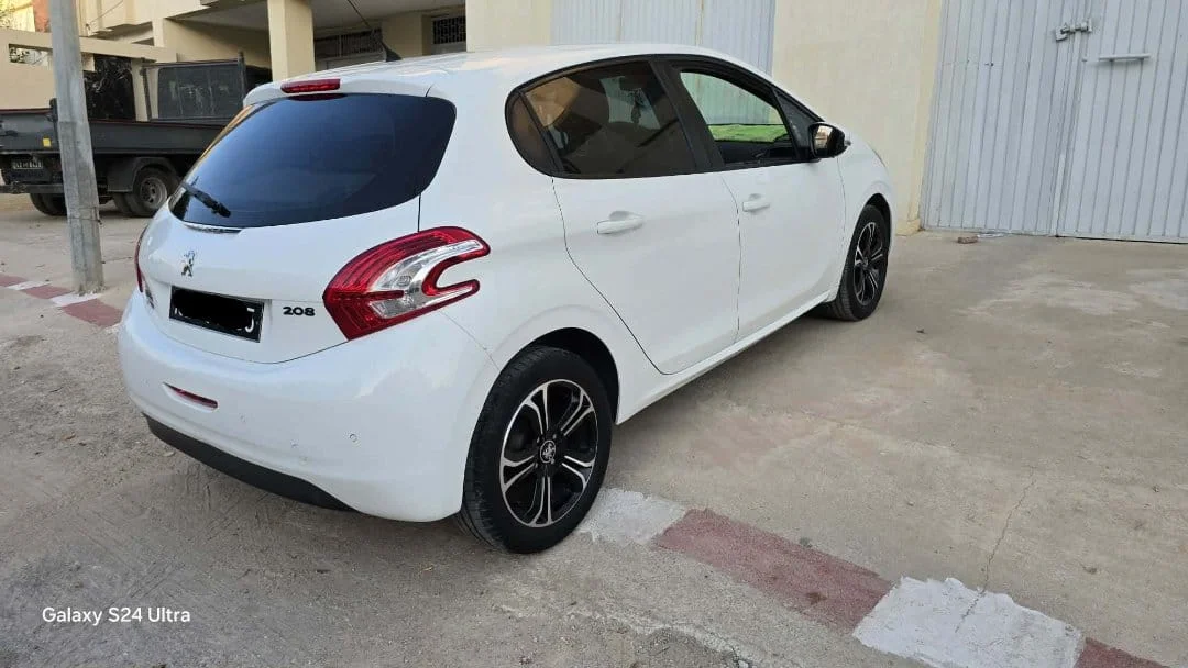 Peugeot 208 - Photo 6