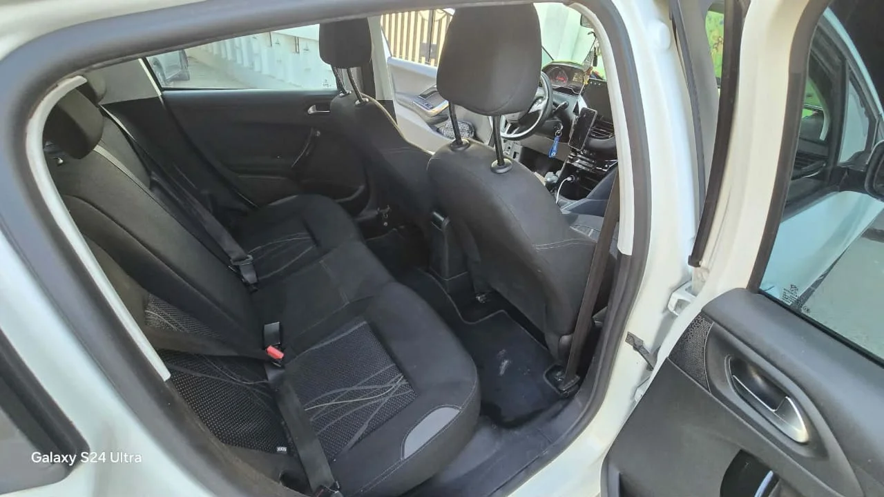 Peugeot 208 - Photo 5