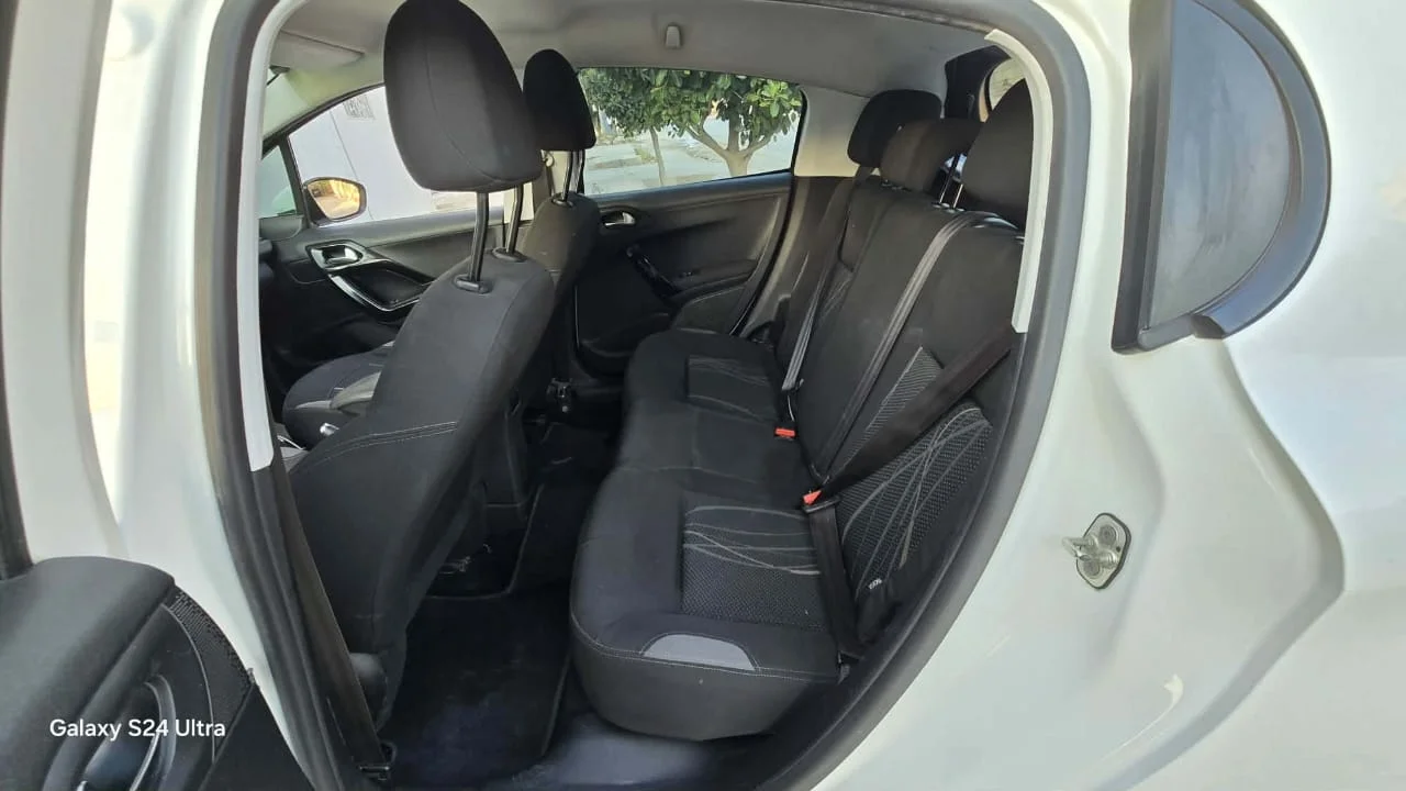 Peugeot 208 - Photo 4