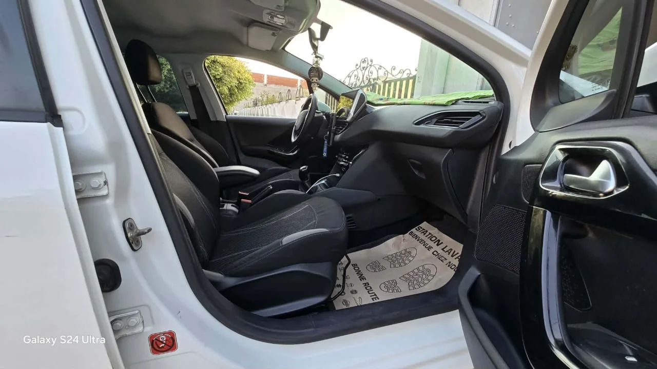 Peugeot 208 - Photo 3