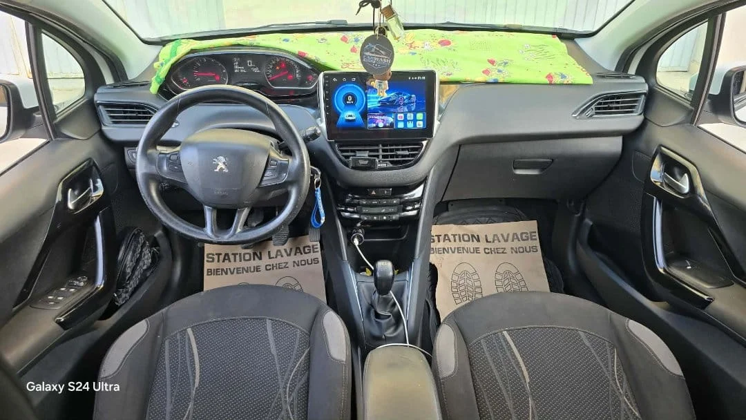 Peugeot 208 - Photo 2