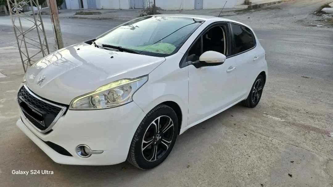 Peugeot 208 2012