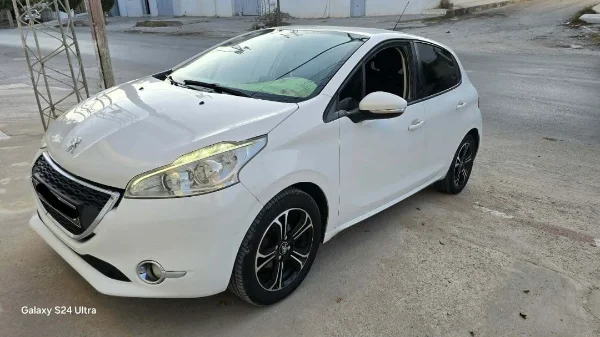Peugeot 208 2012 Essence