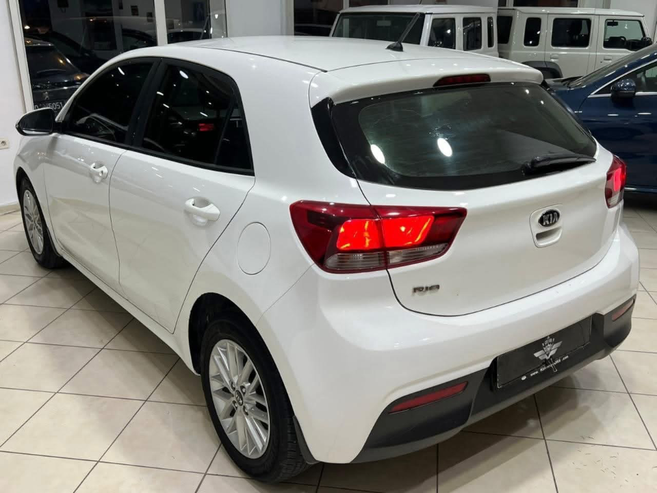 Kia RIO - Photo 9