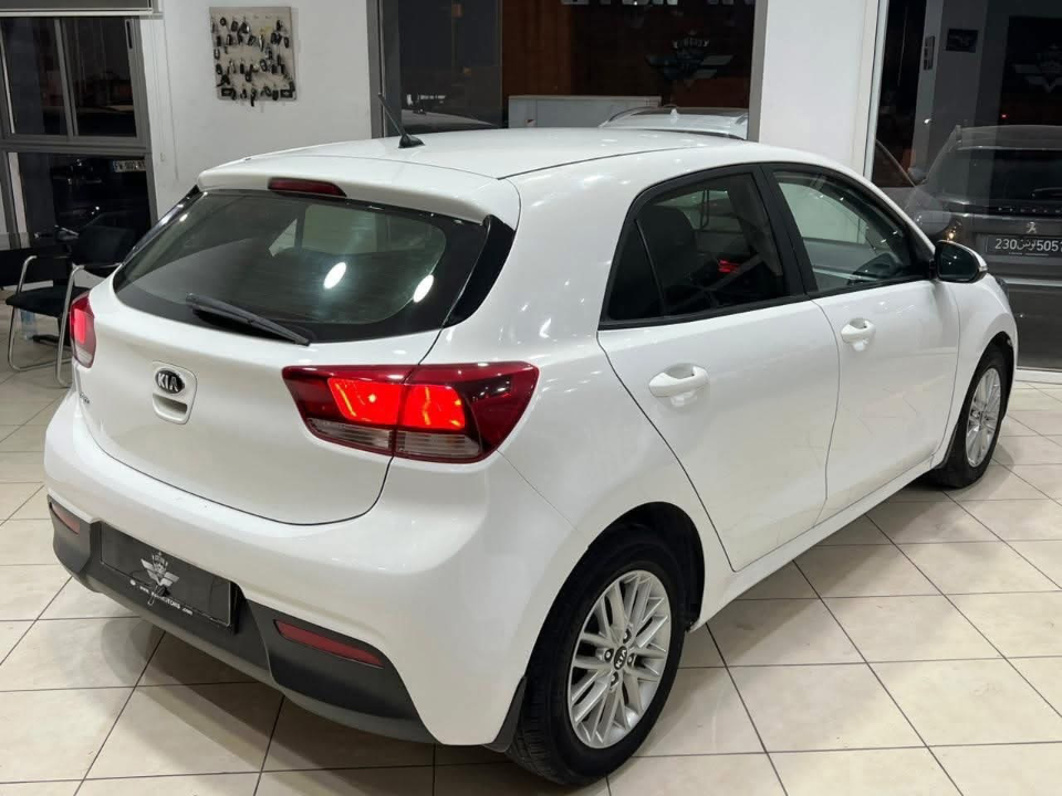 Kia RIO - Photo 8