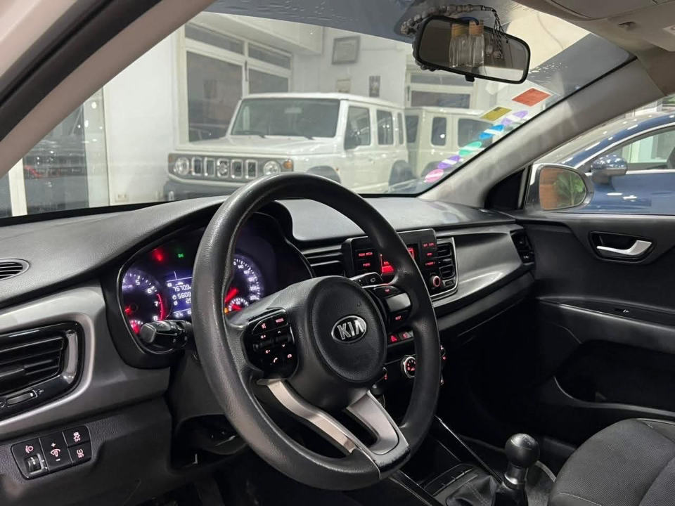 Kia RIO - Photo 5