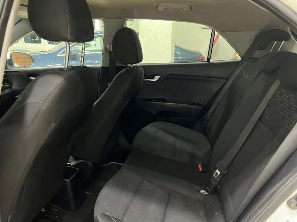 Kia RIO - Photo 4