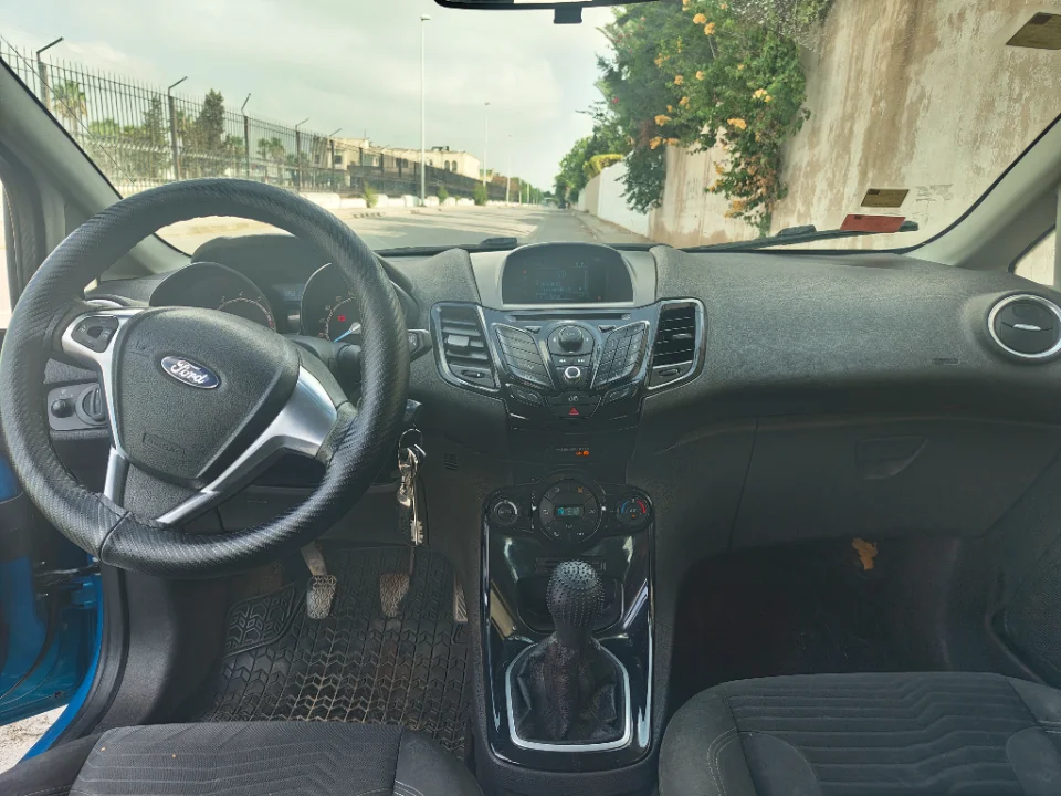 Ford FIESTA - Photo 2