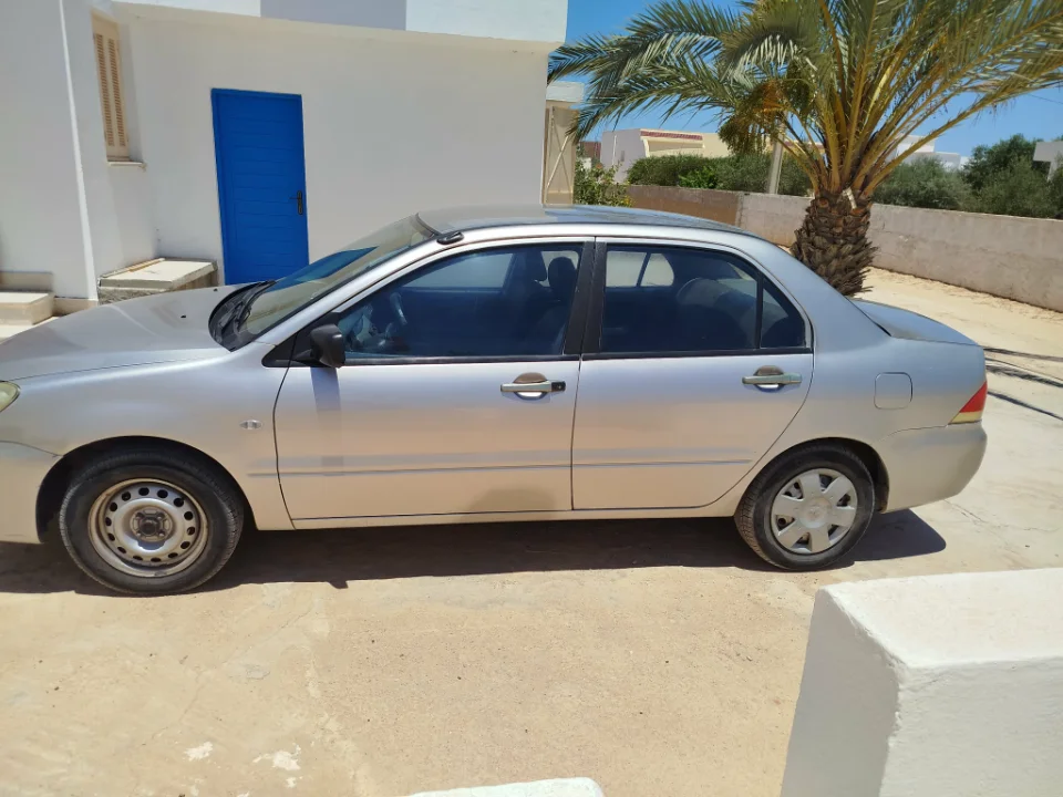 Mitsubishi Lancer - Photo 5
