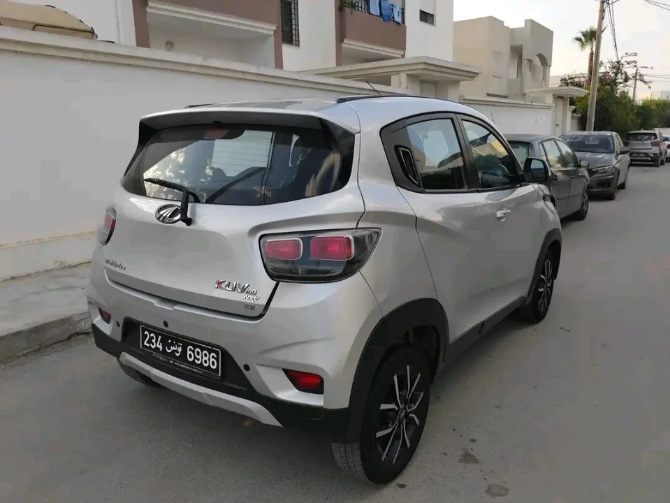 Mahindra KUV 100 - Photo 7