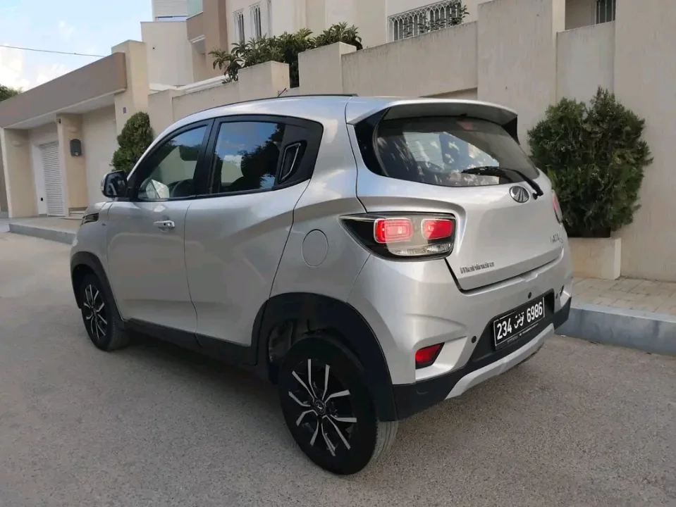 Mahindra KUV 100 - Photo 6