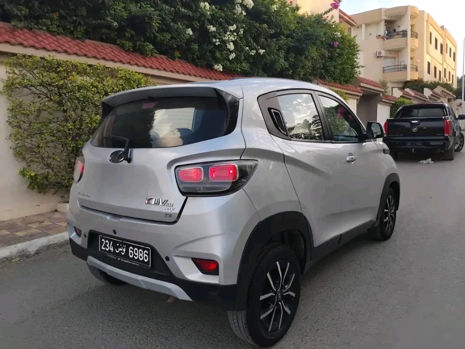 Mahindra KUV 100 - Photo 5