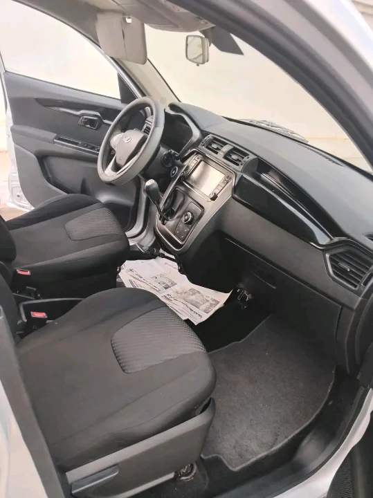 Mahindra KUV 100 - Photo 2