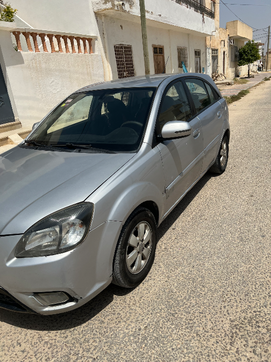 Kia RIO - Photo 8