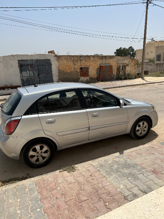 Kia RIO - Photo 7