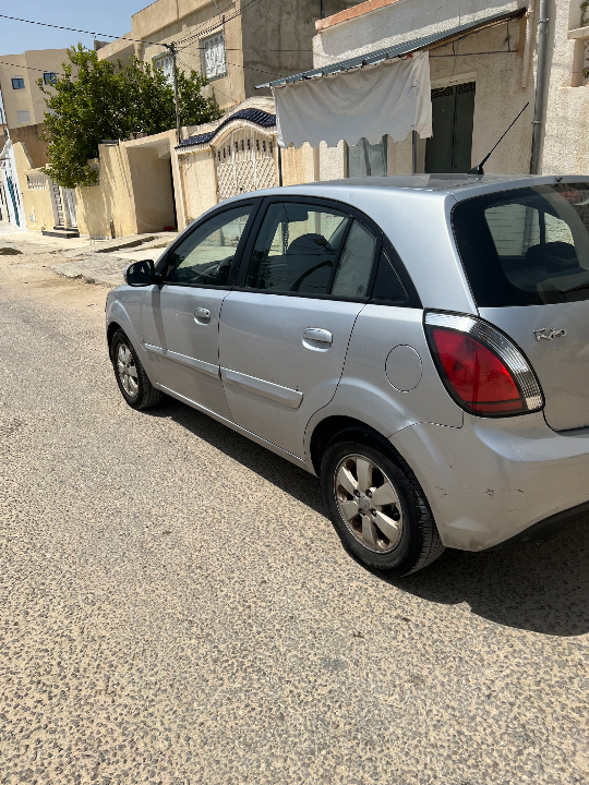 Kia RIO - Photo 6