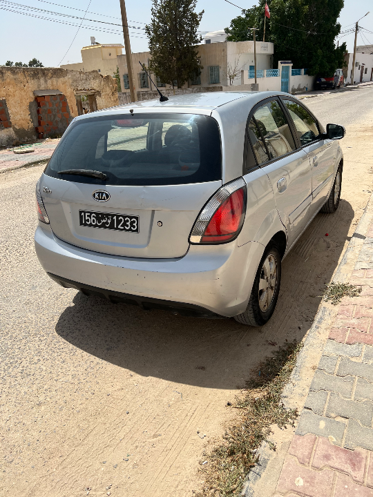 Kia RIO - Photo 2