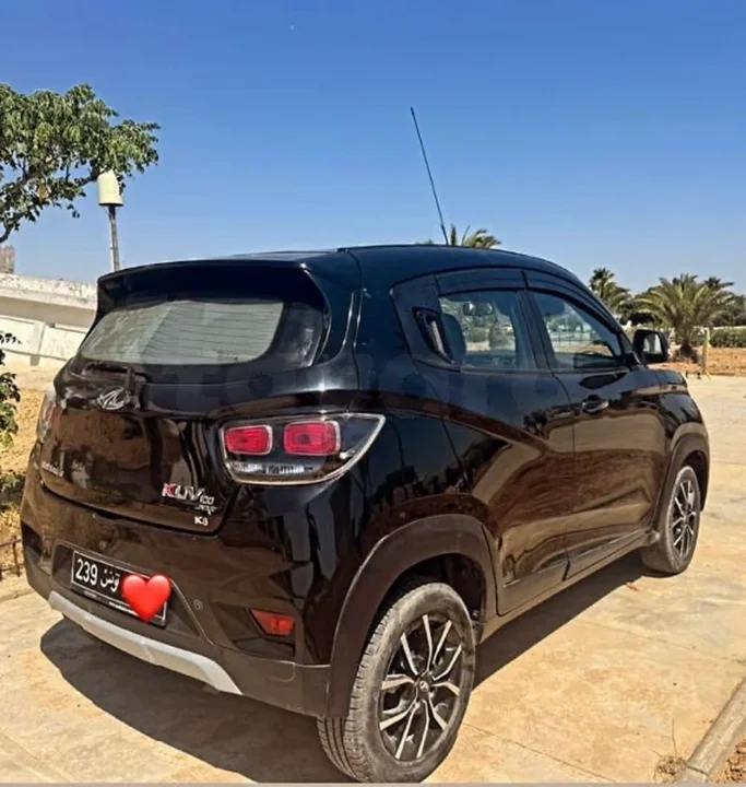Mahindra KUV 100 - Photo 3