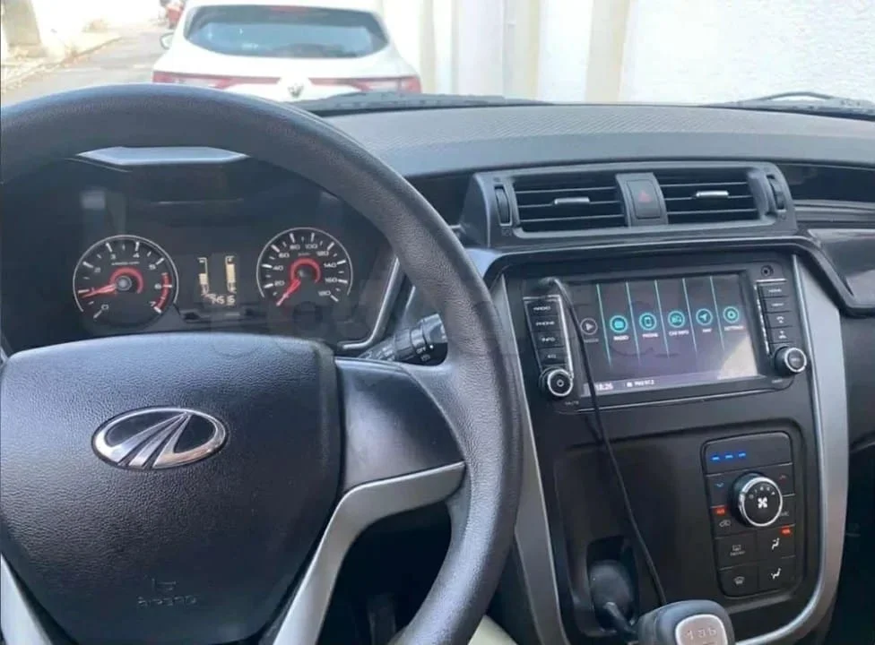 Mahindra KUV 100 - Photo 2