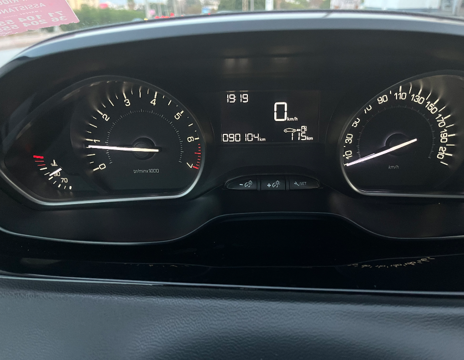 Peugeot 208 - Photo 9