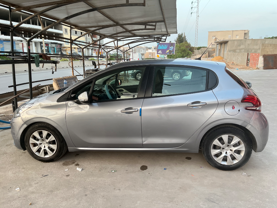 Peugeot 208 - Photo 3