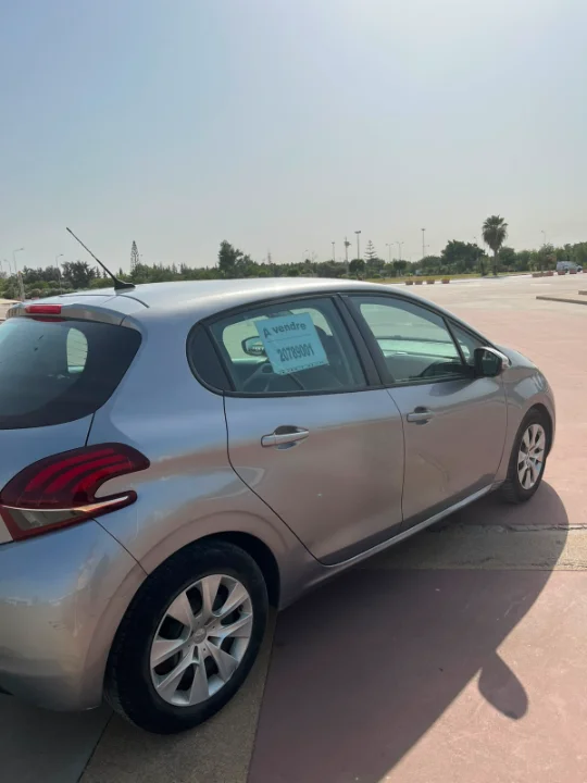 Peugeot 208 - Photo 8