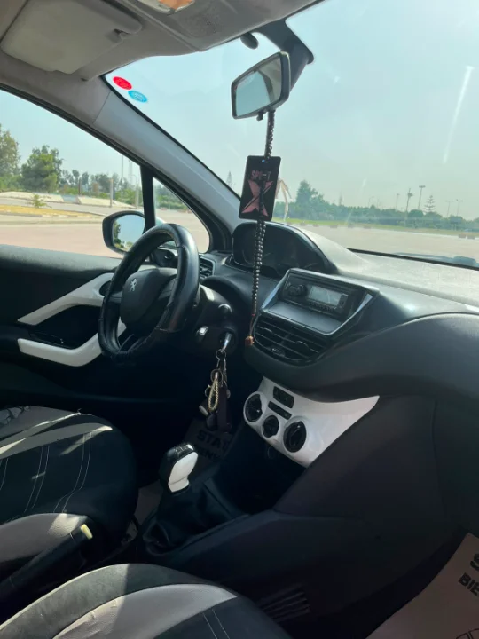 Peugeot 208 - Photo 6
