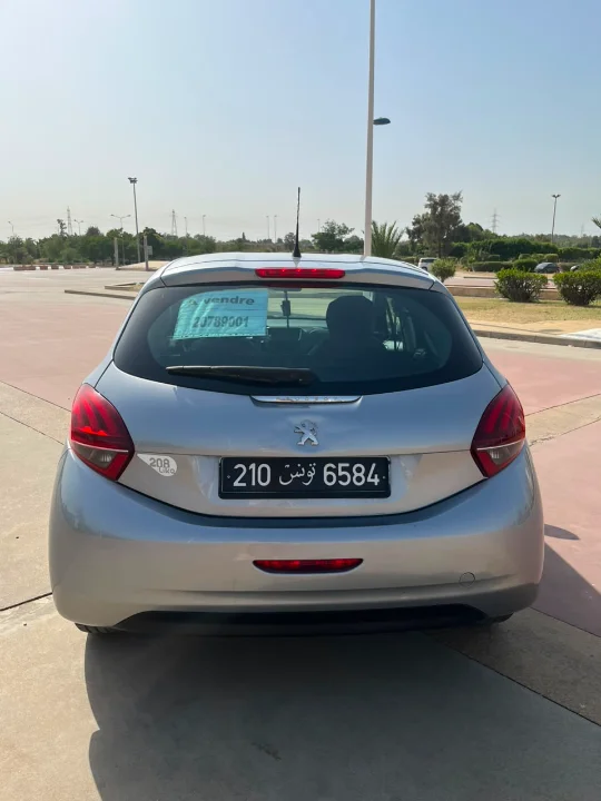 Peugeot 208 - Photo 5