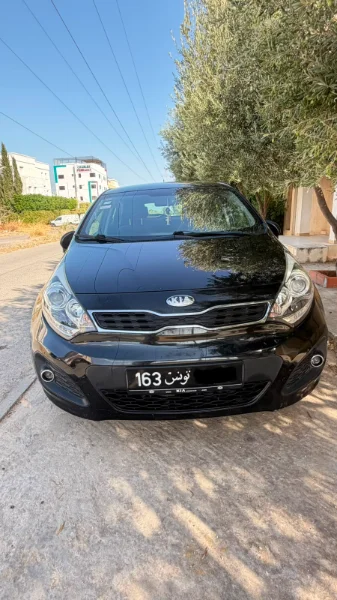 Kia Rio coupé tous dorigine (chez une femme)